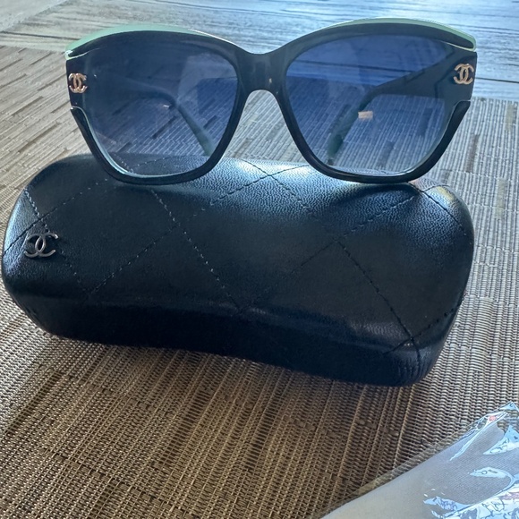Chanel sunglasses with case - Picture 1 of 4